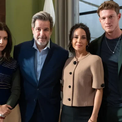 Imagem de Lorena Alanis Guillen Ferette e Murilo Benício em estúdio de rádio