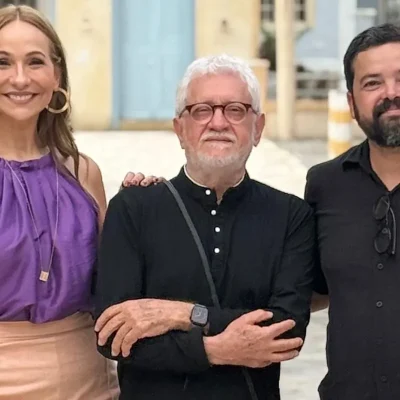 Imagem da rádio estação plus com Maria Beltrao, Walter Carvalho e Anselmo Marinho