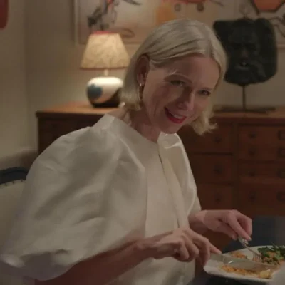 Imagem de Naomi Watts em uma rádio estação