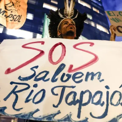 Fotografia de protesto contra a Cargill em São Paulo, com manifestantes da comunidade indígena