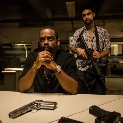 Rádio Estação Plus, uma estação de rádio online que transmite música em tempo real e é conhecida por sua série Impuros.