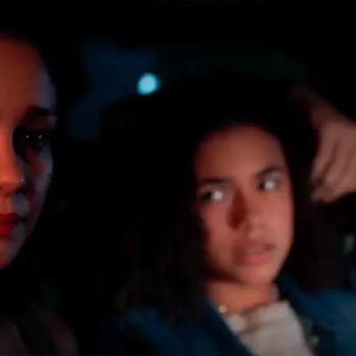 A equipe da Rádio Estação Plus em estúdio, registrando uma música com Geraluce, Joelly e Raul.