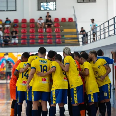 Tela do Rádio Estação Plus em um smartphone